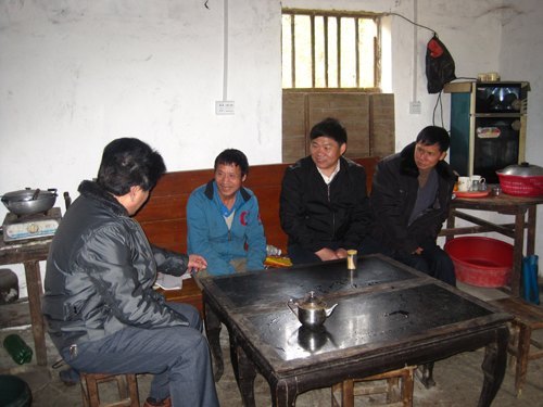 廣東石油化工學院在扶貧掛扶點開展春節慰問活動