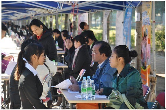 ɽWAWԺ2012îIУ@ƸӅ^УƸȡÈAMɹ