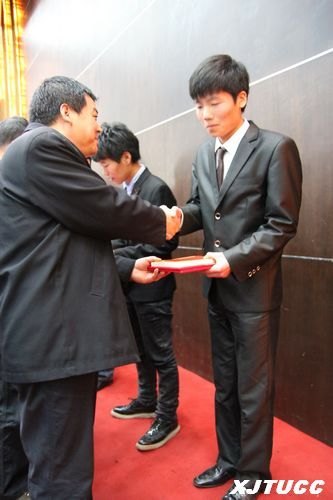 西安交通大學城市學院藝術設計系葛文強同學榮獲“首屆陜西十佳校園詩人”稱號