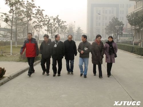 陜西省陽光體育運動評估專家組蒞臨西安交通大學城市學院檢查評估