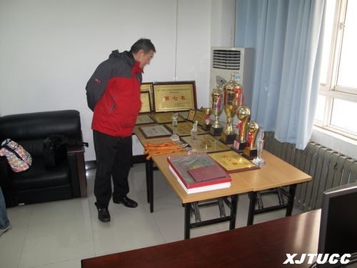 陜西省陽光體育運動評估專家組蒞臨西安交通大學城市學院檢查評估