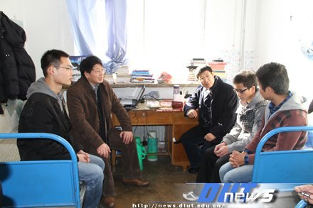 校領導除夕慰問走訪留校學生和一線職工