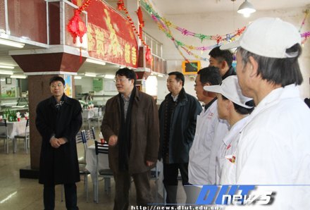 校領導除夕慰問走訪留校學生和一線職工