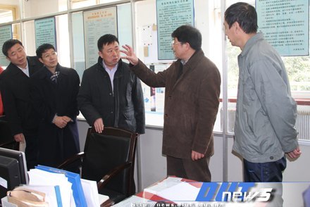 校領導除夕慰問走訪留校學生和一線職工