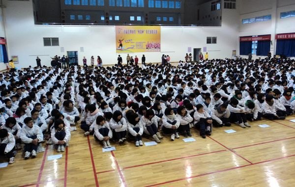 全國(guó)道德模范曹陽(yáng)飛宇事跡報(bào)告感動(dòng)三明九中師生