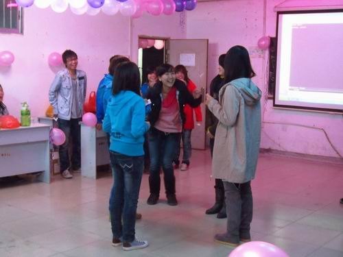 經濟與貿易學院組織秀靈校區(qū)學生開展2012迎新年茶話晚會