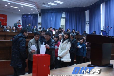 管理與經(jīng)濟學部新學期教職工大會暨雙代會代表選舉大會召開