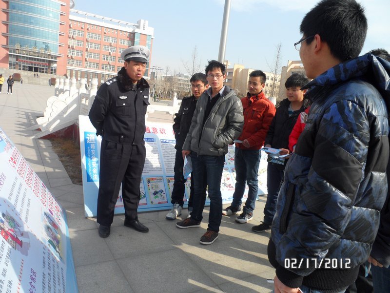 許昌學院開展交通安全教育宣傳活動