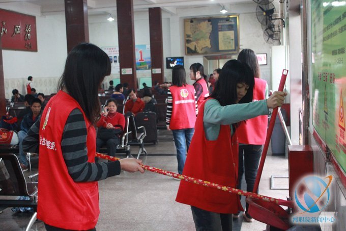 雷鋒月系列報道二:劉安華校長赴車站檢查“雷鋒月”志愿服務工作