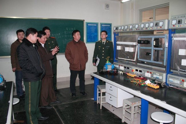 周志軍大校來消防安保學院調(diào)研