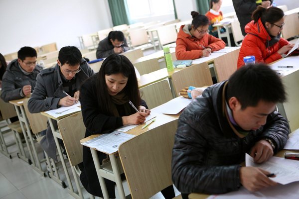 2012年江蘇省考試錄用公務(wù)員公共科目筆試考試在江蘇經(jīng)貿(mào)職業(yè)技術(shù)學(xué)院舉行