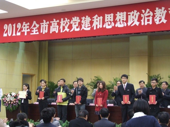 重慶大學(xué)城市科技學(xué)院在“六個一”大學(xué)生社會實(shí)踐工作中喜獲殊榮