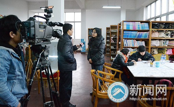 湖南教育電視臺采訪湖南科技大學“愛心互助吧”