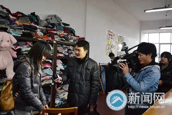 湖南教育電視臺采訪湖南科技大學“愛心互助吧”