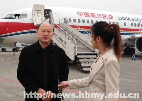 第十一屆全國(guó)人大五次會(huì)議閉幕 人大代表胡茂成返回恩施