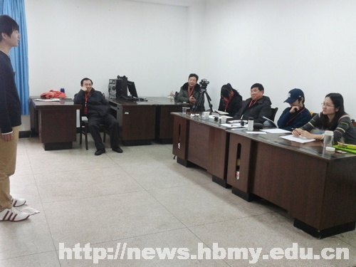 學(xué)校領(lǐng)導(dǎo)巡查湖北省2012年藝術(shù)本科校際聯(lián)考