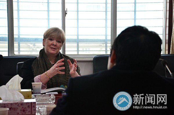 英國國立安格利亞魯斯金大學(xué)副校長桑德拉·何麗斯一行來校訪問