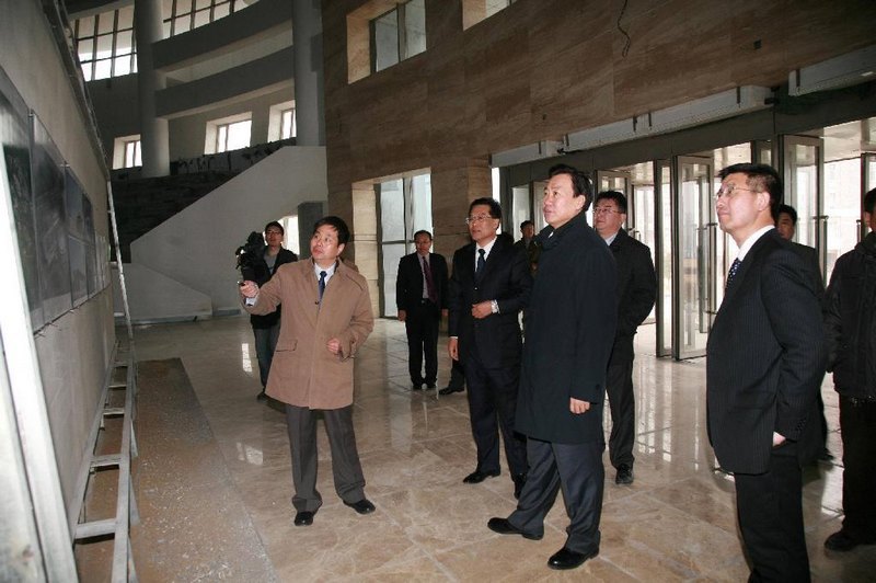 遼寧省委副書記夏德仁蒞臨遼寧大學視察指導工作