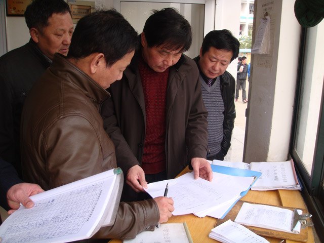 皖西學院黨委副書記包詩忠深入學生公寓檢查指導工作