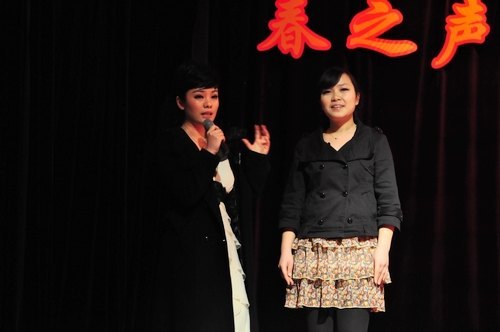 青年女高音歌唱家梁譯元獻唱湖北工業大學中外聲樂作品評鑒音樂會