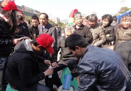 臺州學院黨外人士開展“學雷鋒”社會服務活動