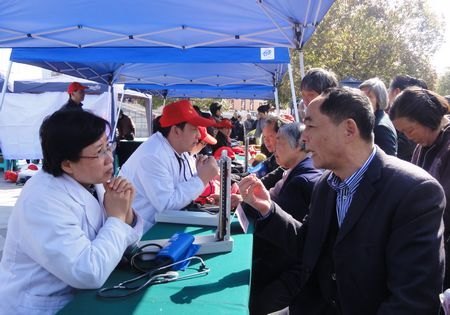 臺州學院黨外人士開展“學雷鋒”社會服務活動