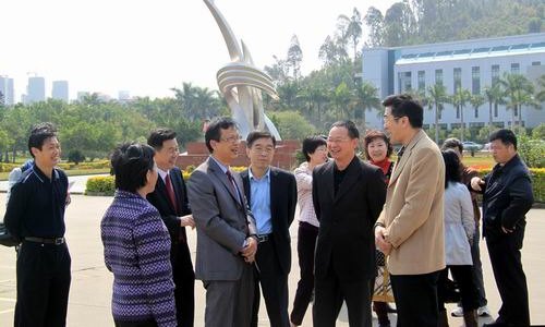 惠陽師專第三屆學生會主席團成員回校開展植樹活動