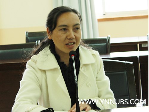 巾幗英雄共話商院跨越式發展--慶祝“三八”國際勞動婦女節女教職工代表座談會