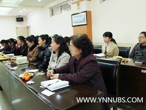 巾幗英雄共話商院跨越式發展--慶祝“三八”國際勞動婦女節女教職工代表座談會