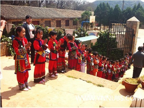 商學院新聞傳媒中心攜志愿者共赴石林重旱區送愛心水