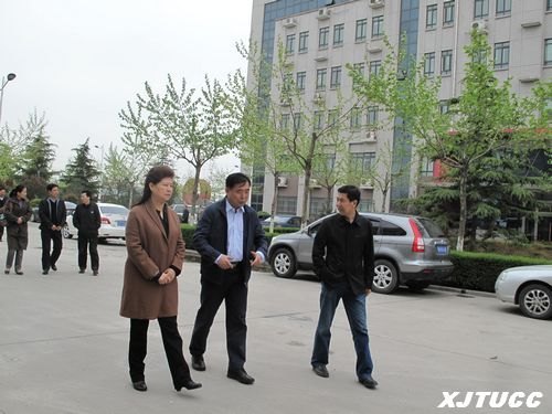 未央區人大常委會主任雷茸花一行來西安交通大學城市學院指導工作