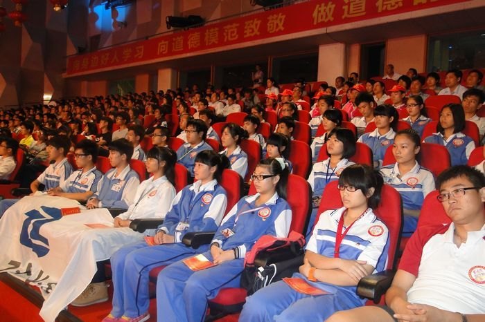 全國道德模范與身邊好人現場交流活動在廣東珠海舉行