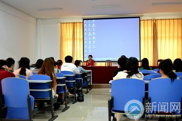 湘潭廣電白楊老師為湖南科技大學主持人大賽選手培訓