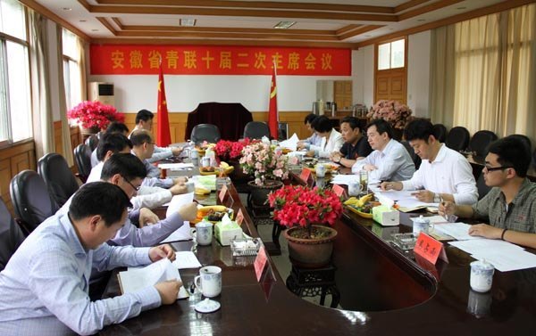 安徽省青聯主席汪華東一行來皖西學院考察調研