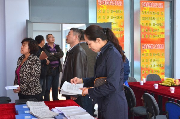 學(xué)生管理服務(wù)中心及相關(guān)人員到交通學(xué)院觀摩座談