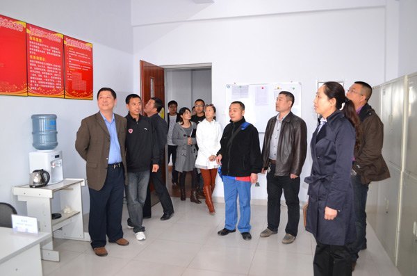 學(xué)生管理服務(wù)中心及相關(guān)人員到交通學(xué)院觀摩座談