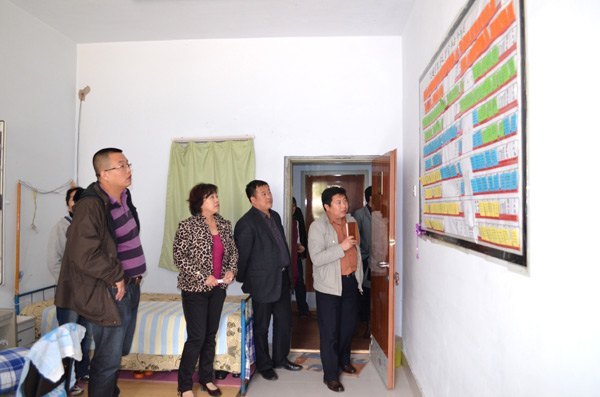 學(xué)生管理服務(wù)中心及相關(guān)人員到交通學(xué)院觀摩座談