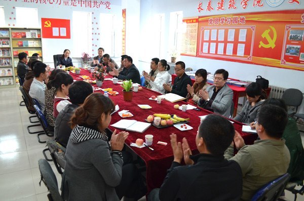 學(xué)生管理服務(wù)中心及相關(guān)人員到交通學(xué)院觀摩座談