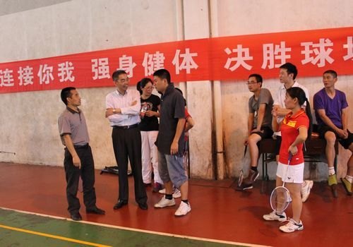 校第二屆教職工羽毛球賽拉開帷幕