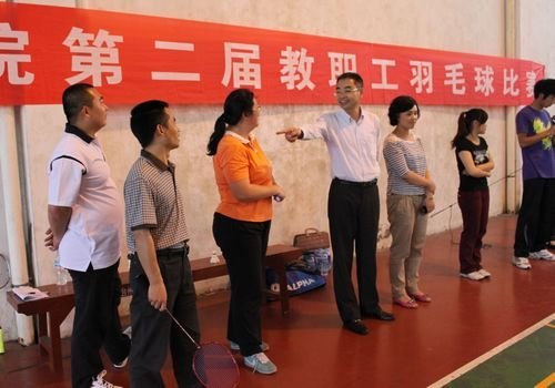 校第二屆教職工羽毛球賽拉開帷幕