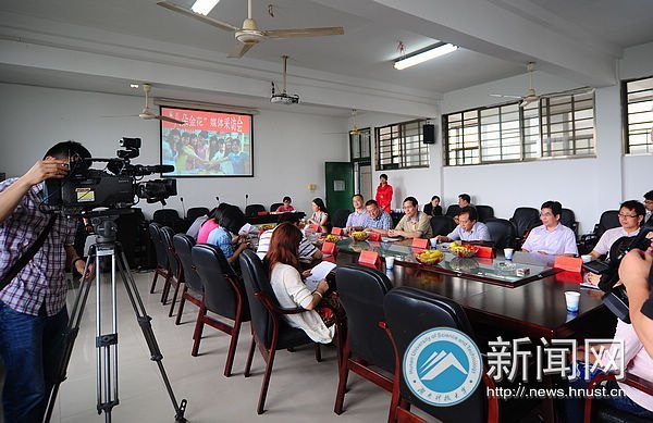 多家媒體采訪湖南科技大學(xué)“最牛考研寢室” 挖掘花開背后的故事