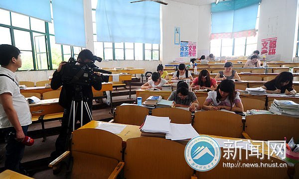 多家媒體采訪湖南科技大學(xué)“最牛考研寢室” 挖掘花開背后的故事