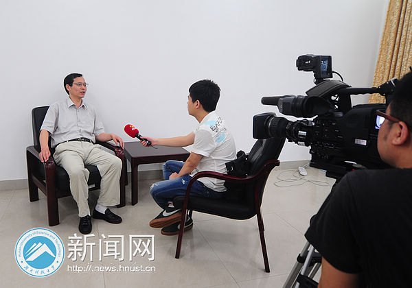 多家媒體采訪湖南科技大學(xué)“最牛考研寢室” 挖掘花開背后的故事