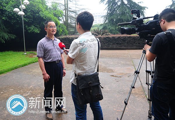 多家媒體采訪湖南科技大學(xué)“最牛考研寢室” 挖掘花開背后的故事