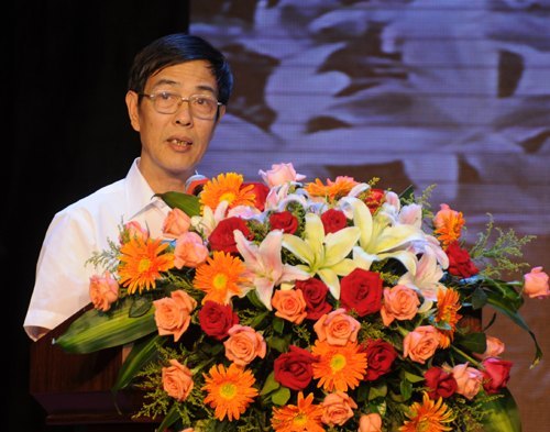 學(xué)校紀(jì)念中國共青團(tuán)成立90周年大會(huì)暨共青團(tuán)2012年五四頒獎(jiǎng)禮成功舉行