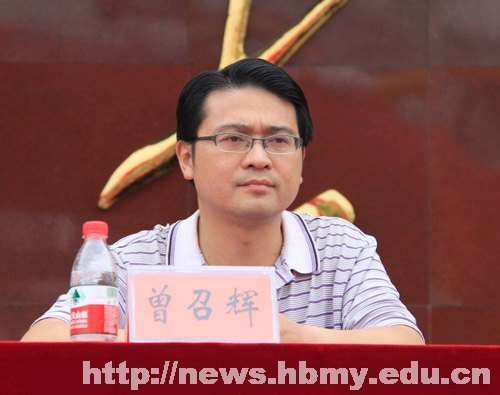 湖北民族學院2012年“攜手共建創新型校園”科技活動周拉開序幕