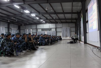 軍訓:學習軍事理論 增強國防意識