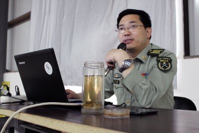 軍訓:學習軍事理論 增強國防意識