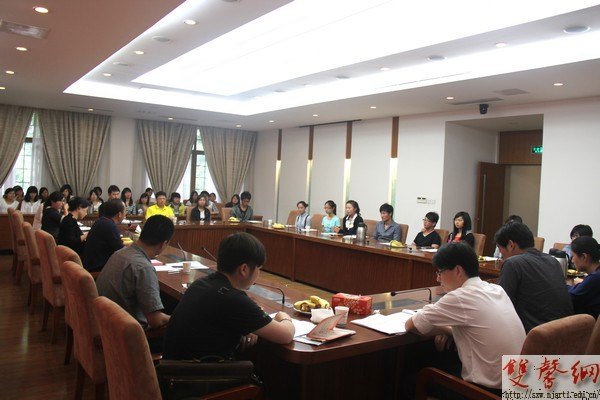 南京藝術(shù)學(xué)院召開(kāi)2012年度受資助學(xué)生座談會(huì)