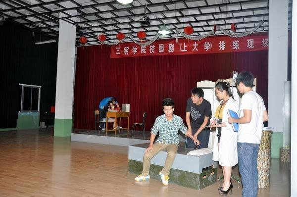 �R������ӛ�^��У�@���ϴ�W��